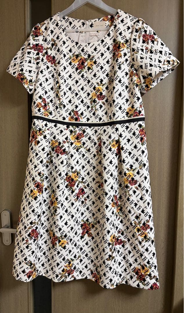 カ*ル様 【SALE】美品☆ローズティアラツィード調花柄ワンピース大きいサイズ4