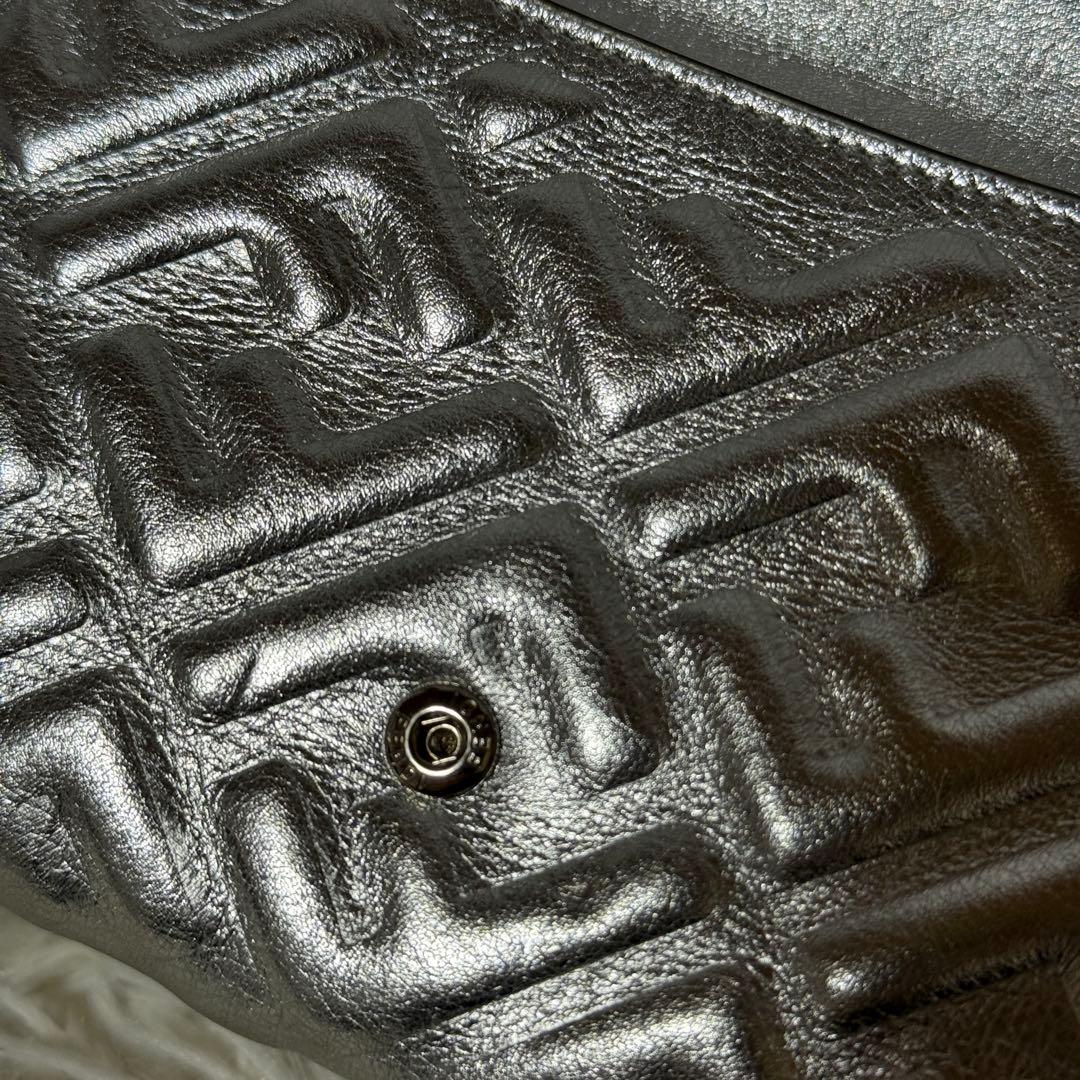 極美品✨FENDI フェンディ　折り財布　バゲット FFモチーフ　極希少カラー