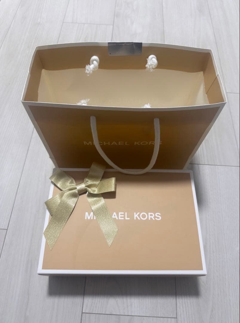 MICHAEL KORS 二つ折り財布 グレー