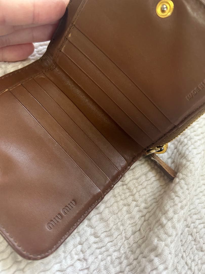 【er】 miu miu キャメル 二つ折り財布