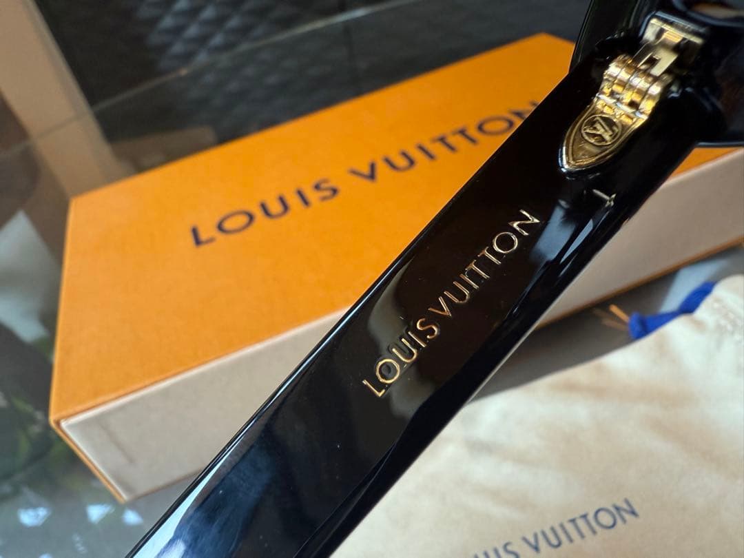 LOUIS VUITTON LV スプリット キャットアイ サングラス
