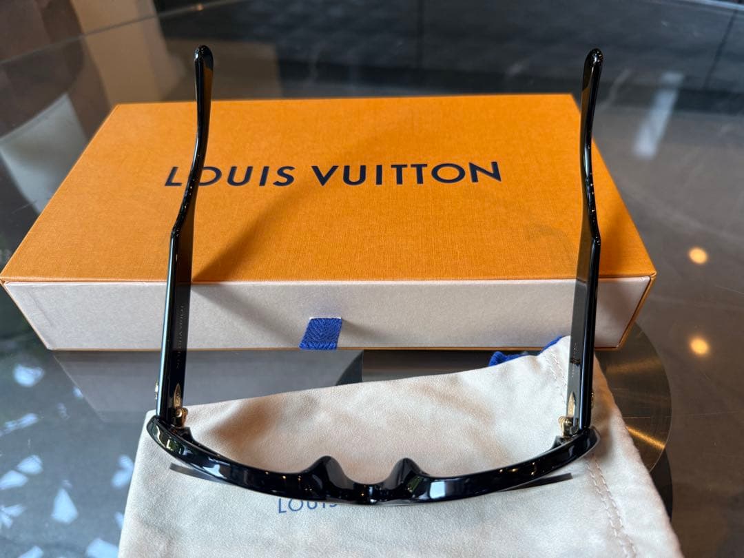 LOUIS VUITTON LV スプリット キャットアイ サングラス