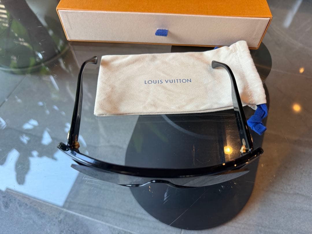 LOUIS VUITTON LV スプリット キャットアイ サングラス