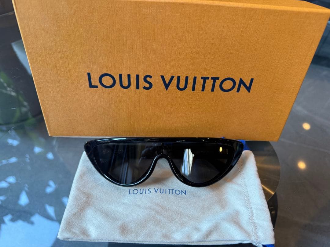 LOUIS VUITTON LV スプリット キャットアイ サングラス