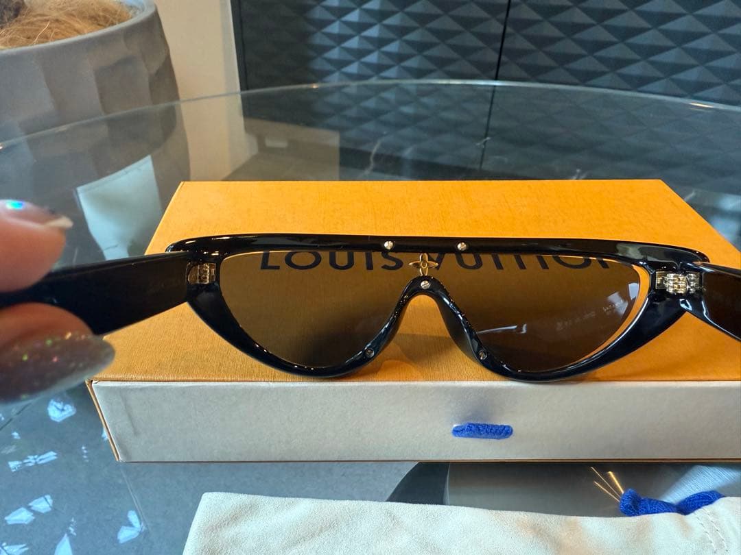 LOUIS VUITTON LV スプリット キャットアイ サングラス