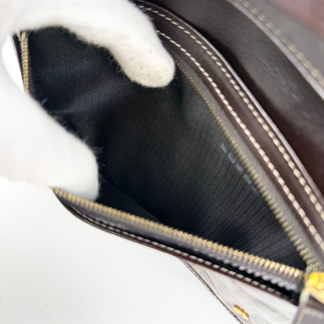 【美品】FENDI フェンディ 二つ折り財布 ズッキーノ レザー カーキ系