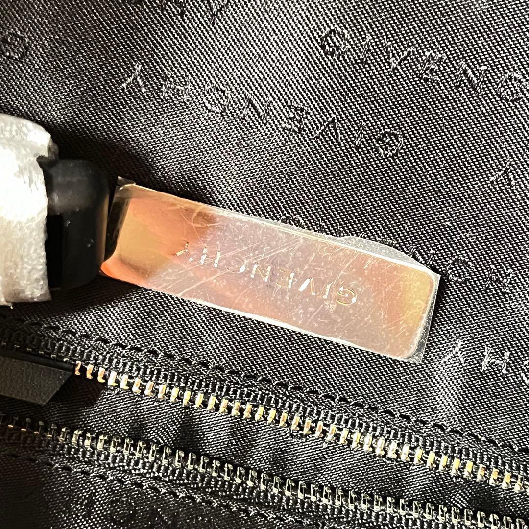GIVENCHY ブラック ロゴ ハンドバッグ　ユニセックス