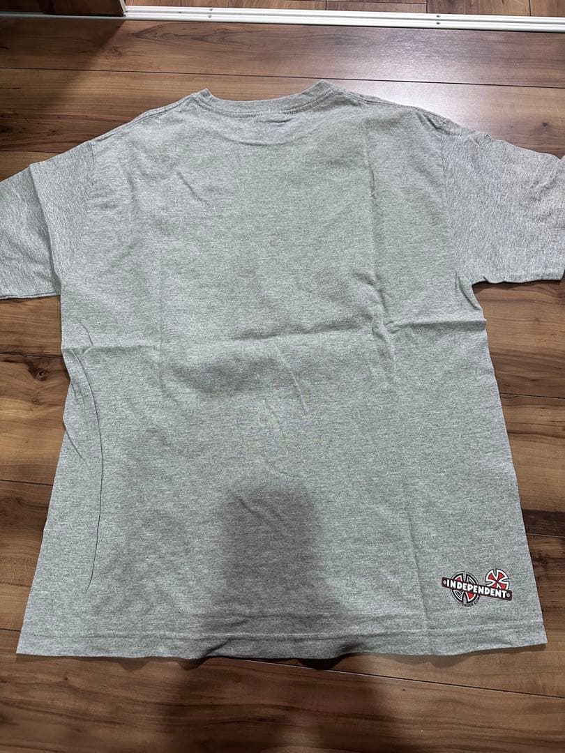 ま*さ様 限定値下げ　INDEPENDENT ロゴプリント Tシャツ グレー