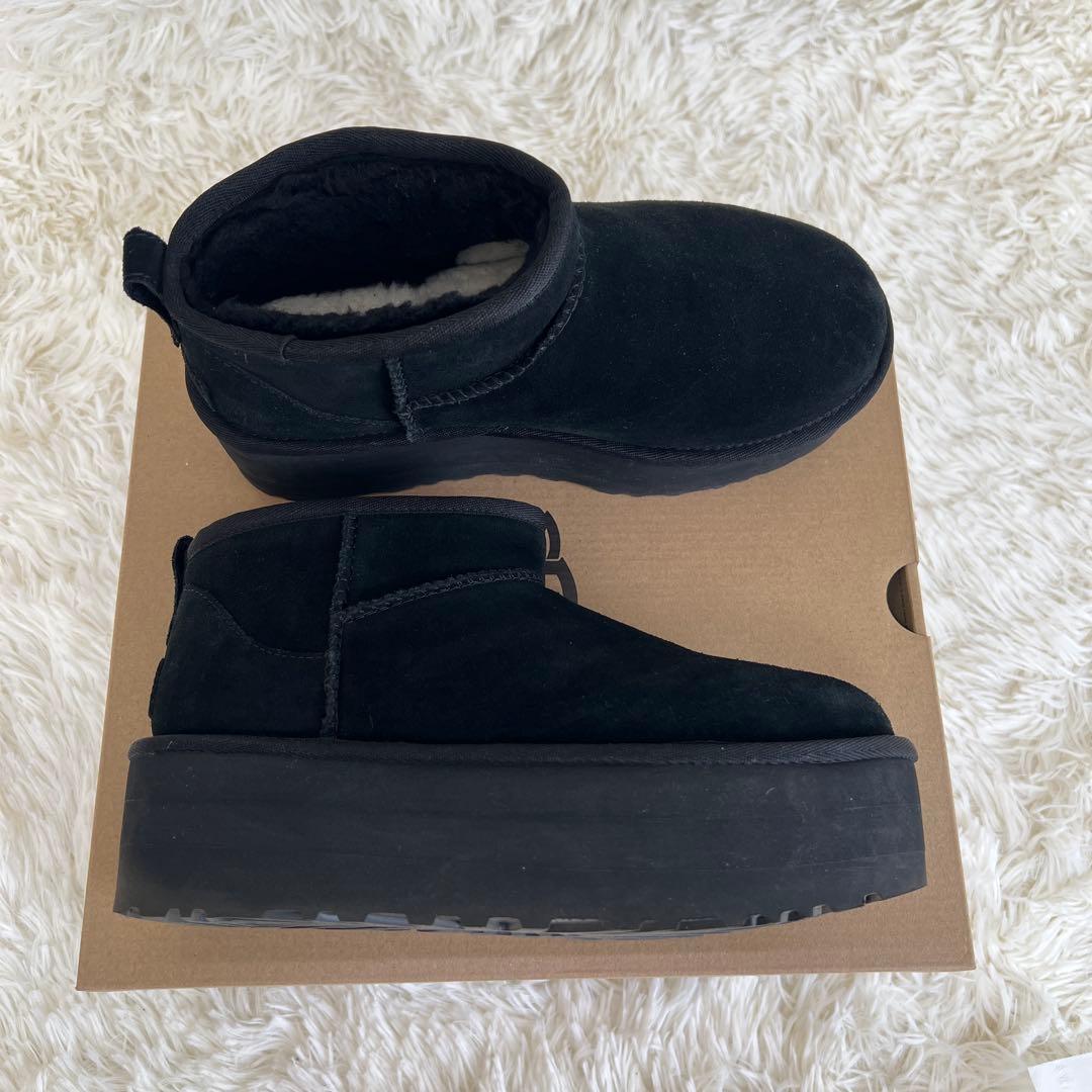 UGG クラシック ウルトラミニ プラットフォーム ムートンブーツ ブラック