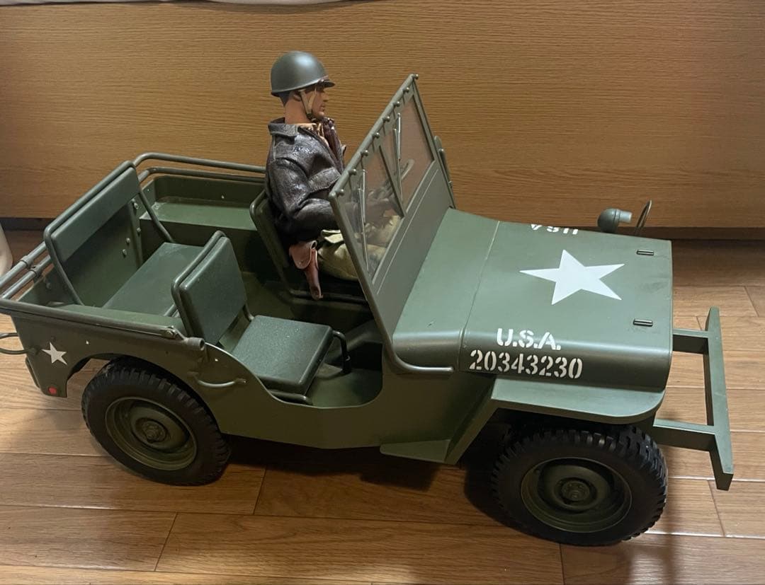 アメリカ陸軍1/4トン4x4小型軍用車（ウィリスMBタイプ）G.Iジョー1体付き