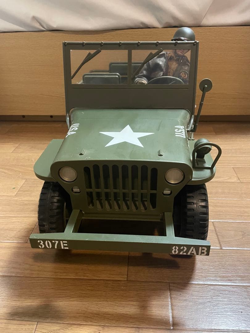 アメリカ陸軍1/4トン4x4小型軍用車（ウィリスMBタイプ）G.Iジョー1体付き