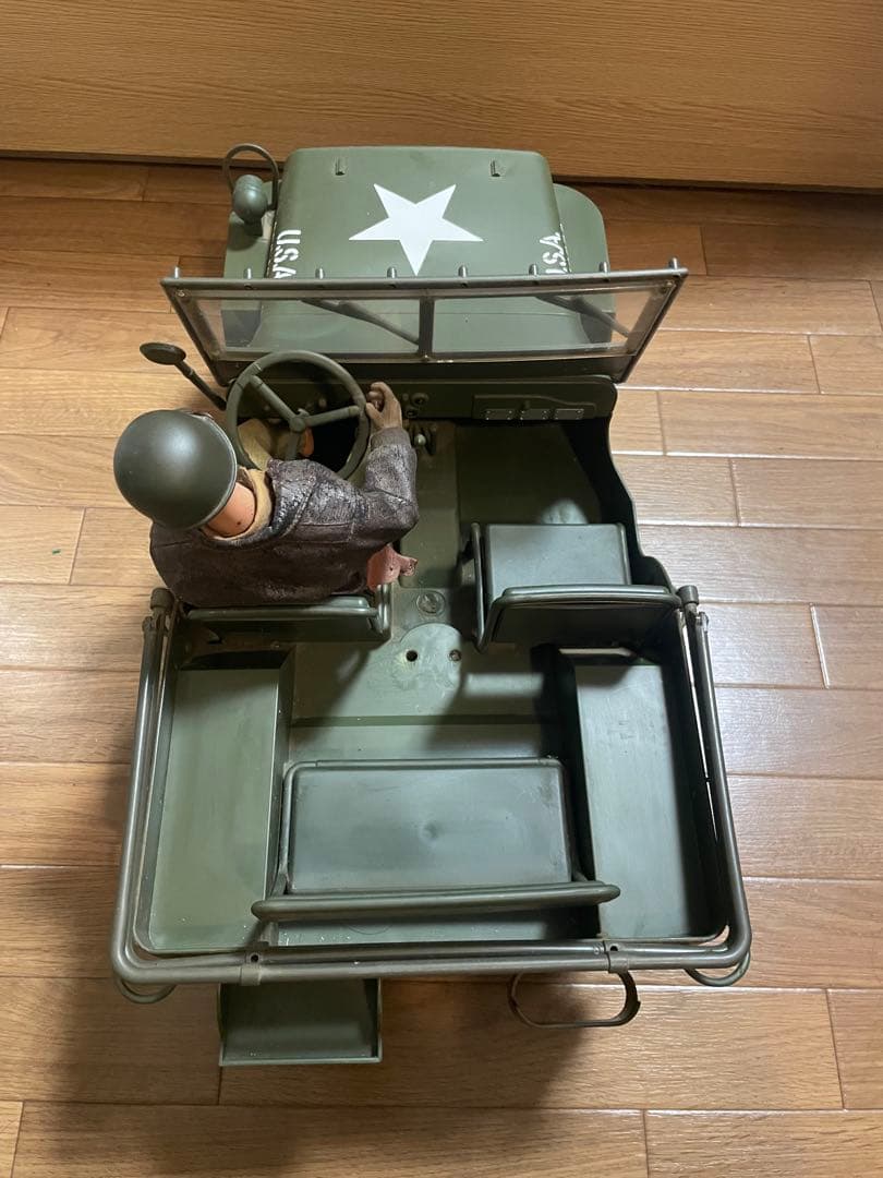 アメリカ陸軍1/4トン4x4小型軍用車（ウィリスMBタイプ）G.Iジョー1体付き