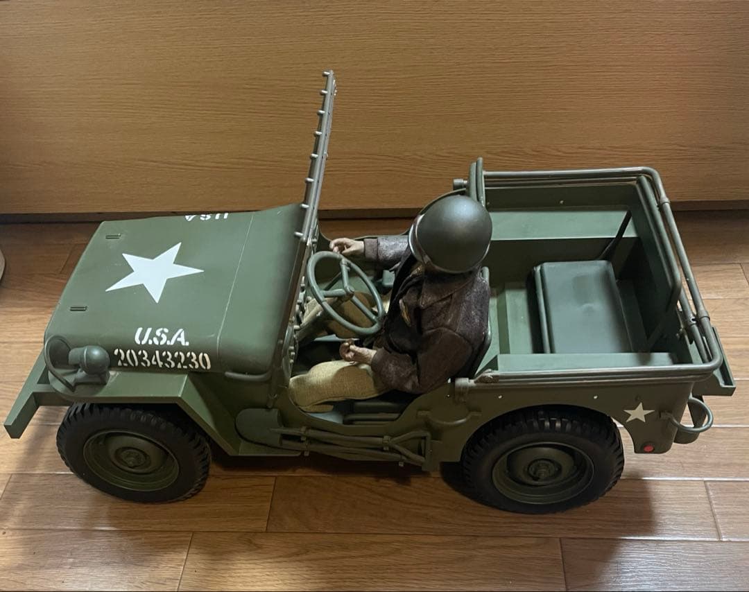 アメリカ陸軍1/4トン4x4小型軍用車（ウィリスMBタイプ）G.Iジョー1体付き