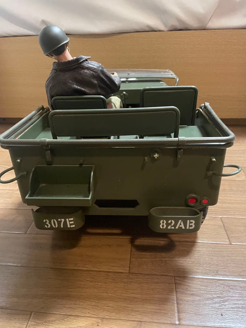 アメリカ陸軍1/4トン4x4小型軍用車（ウィリスMBタイプ）G.Iジョー1体付き