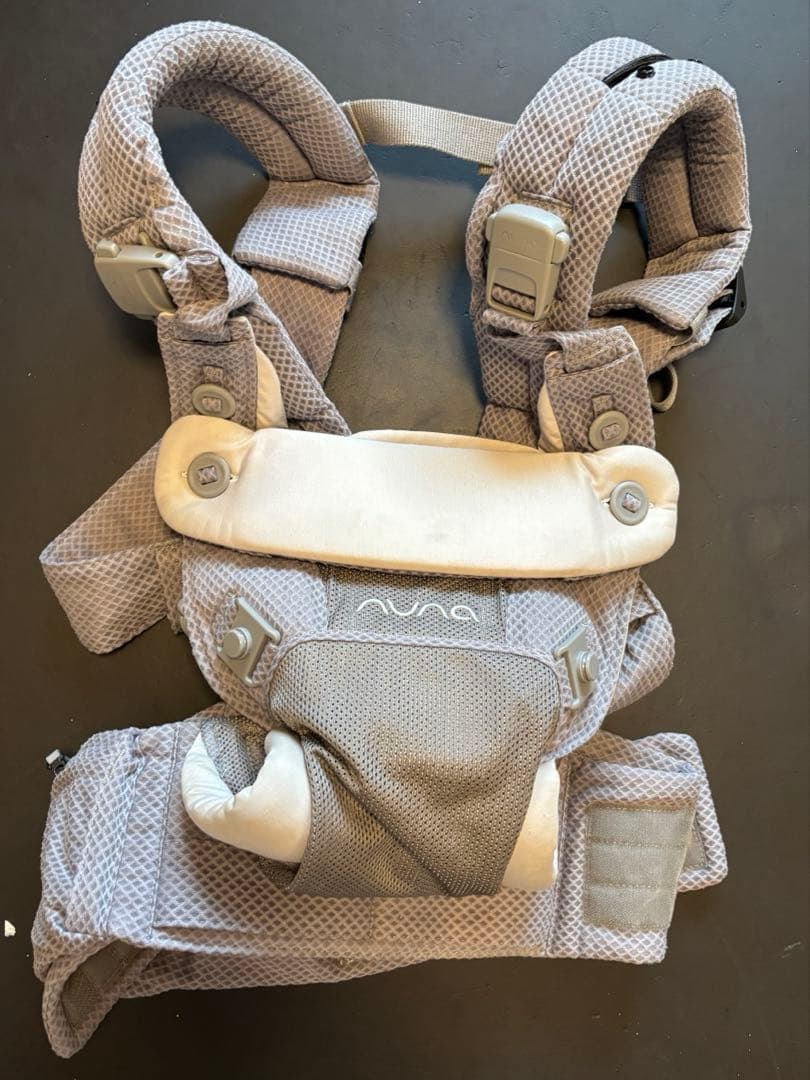 NUNA CUDL 抱っこ紐 グレー マグネット着脱　バックとパット付き