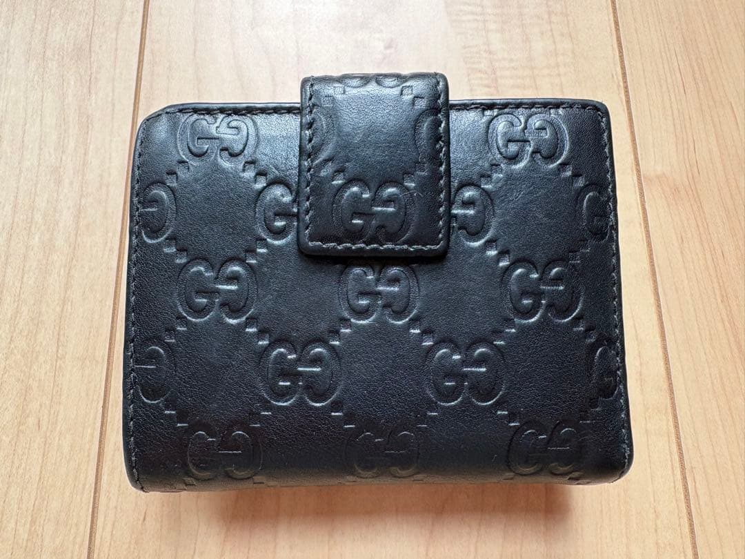 GUCCI ブラックレザー 二つ折り財布 GGシマ