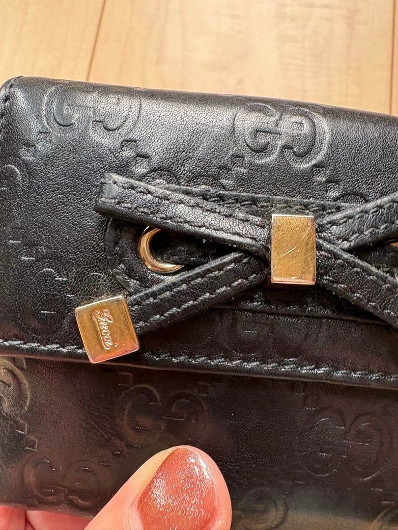GUCCI ブラックレザー 二つ折り財布 GGシマ