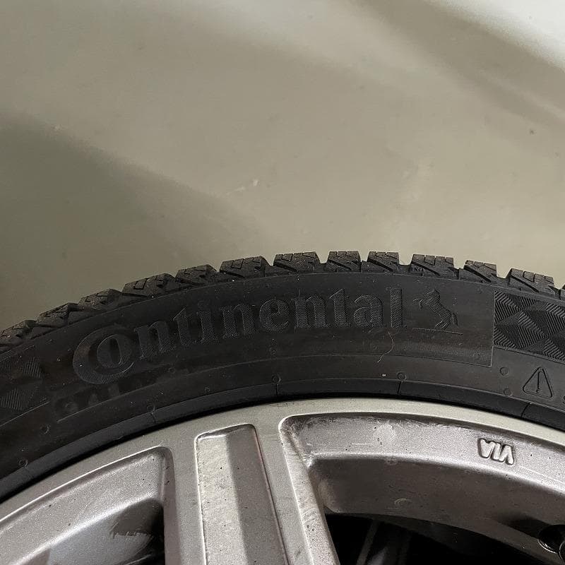 コンチネタル　18インチ　スタッドレスタイヤ　冬タイヤ　225/45R18