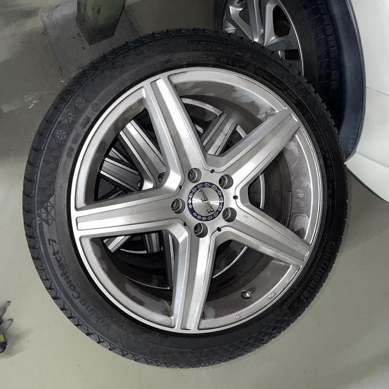 コンチネタル　18インチ　スタッドレスタイヤ　冬タイヤ　225/45R18