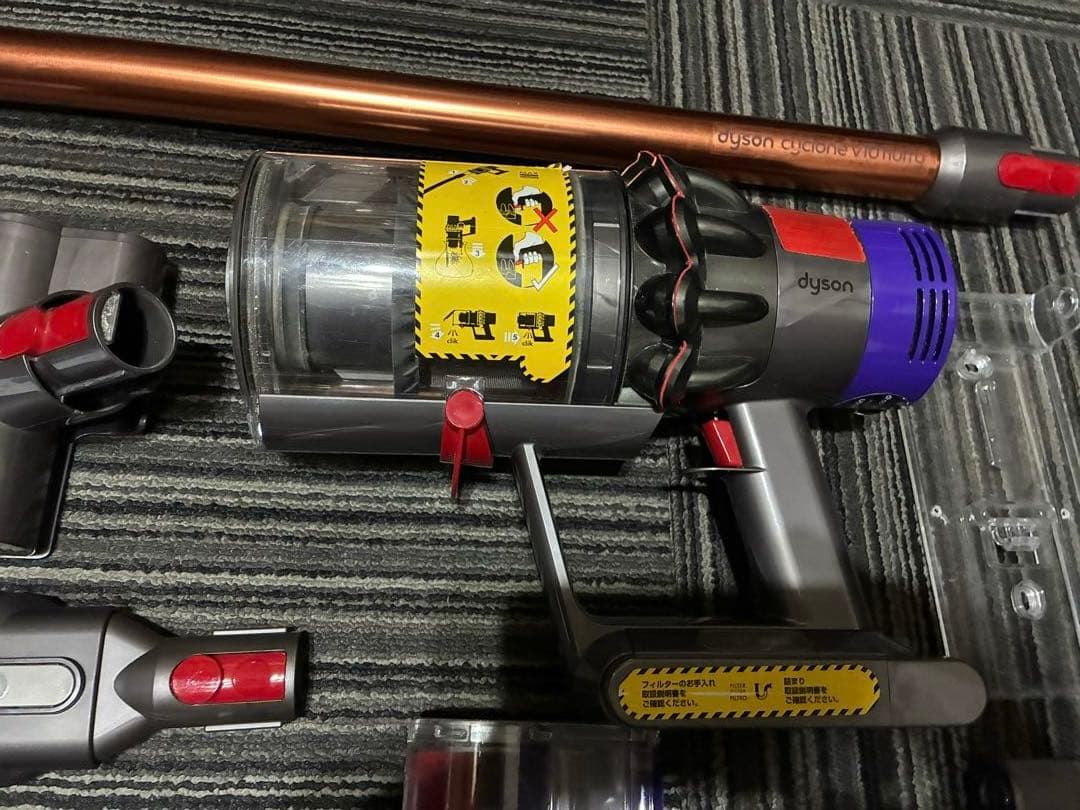 Dyson V10 Fluffy SV12コードレスクリーナー 付属品完備