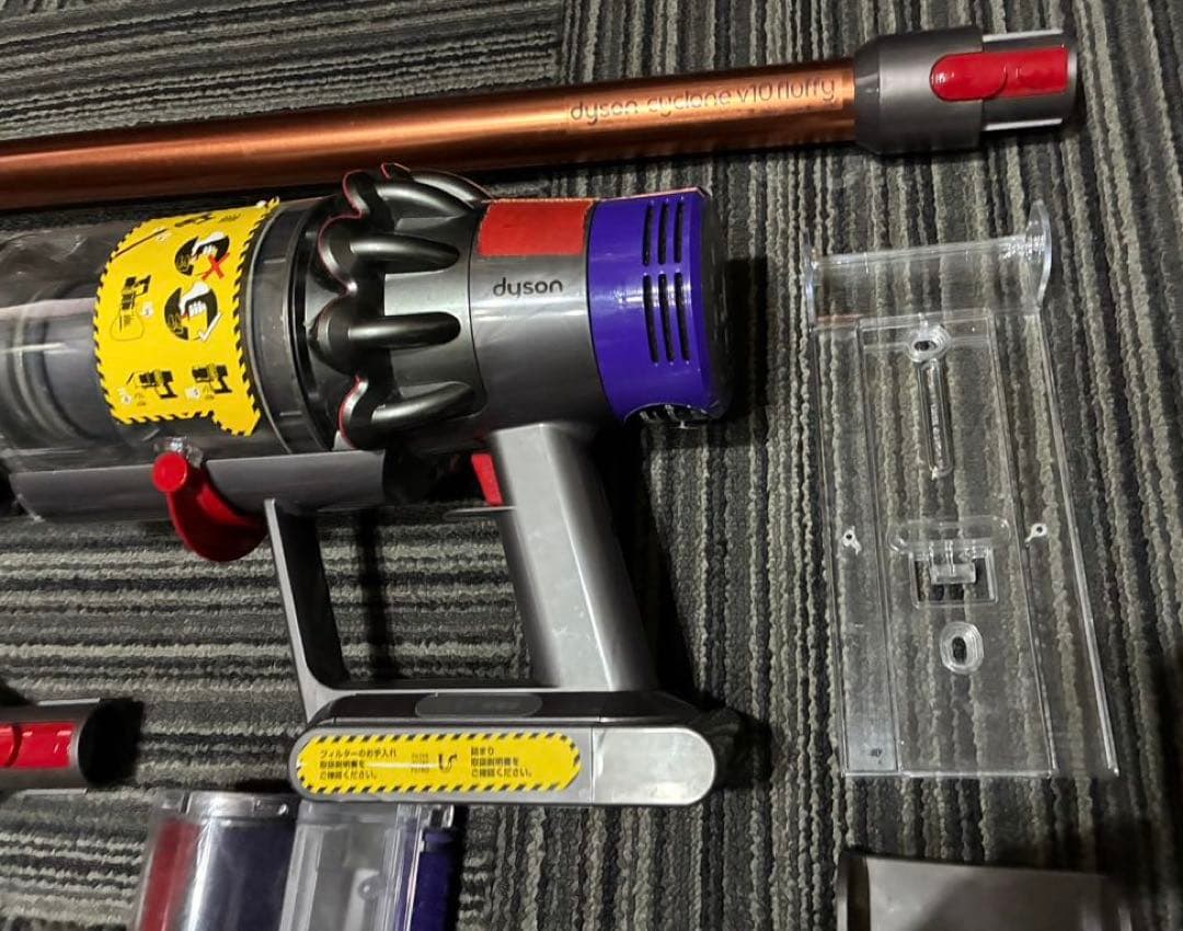Dyson V10 Fluffy SV12コードレスクリーナー 付属品完備