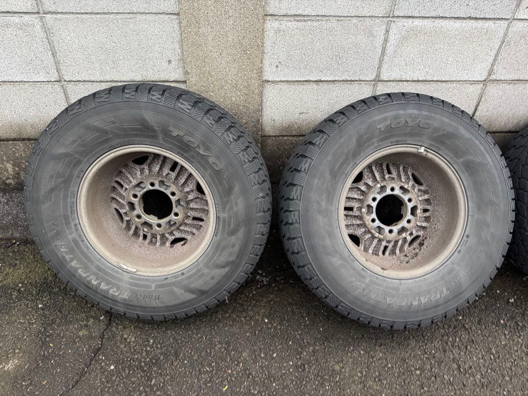 トヨタ　78プラド 純正ホイール　265/70R15 スタッドレス