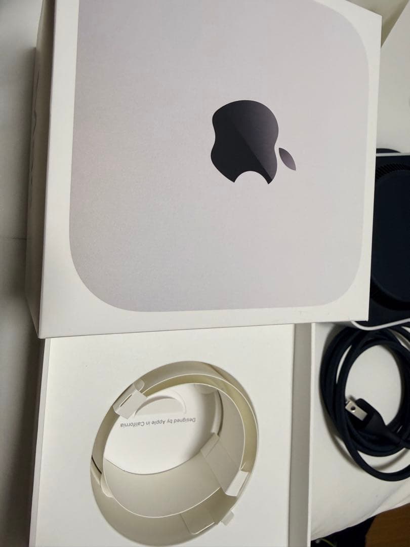 M4 Mac mini 256gb＋スタンド＋HDMIケーブル　＋USBポート