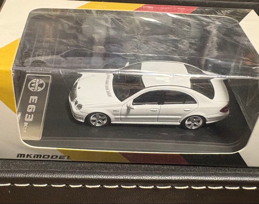 MKモデル E63 AMG ホワイト ミニカー 1/64
