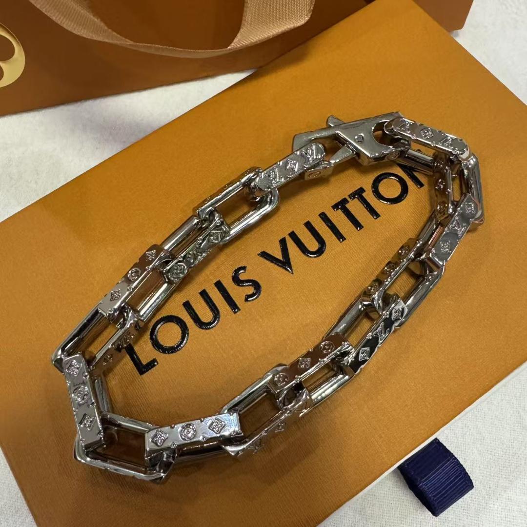 LOUIS VUITTON シルバーチェーンブレスレット