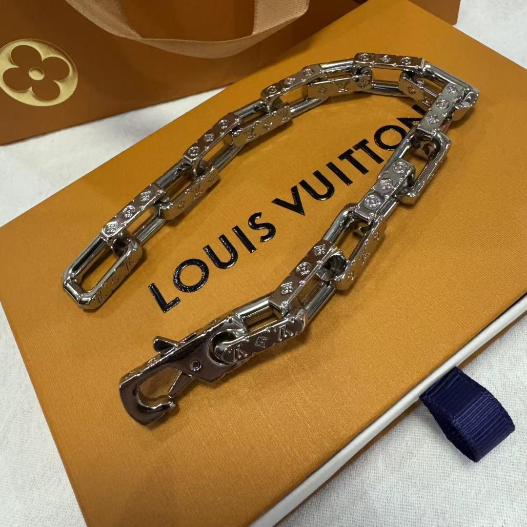 LOUIS VUITTON シルバーチェーンブレスレット