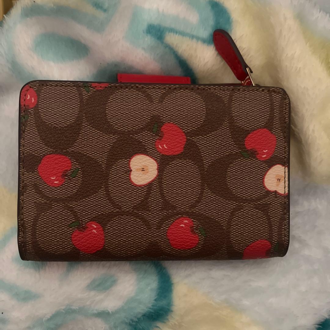 COACH コーチ 2つ折り財布 りんご