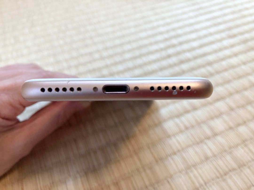 iPhone8 64G　SIMフリー　ゴールド