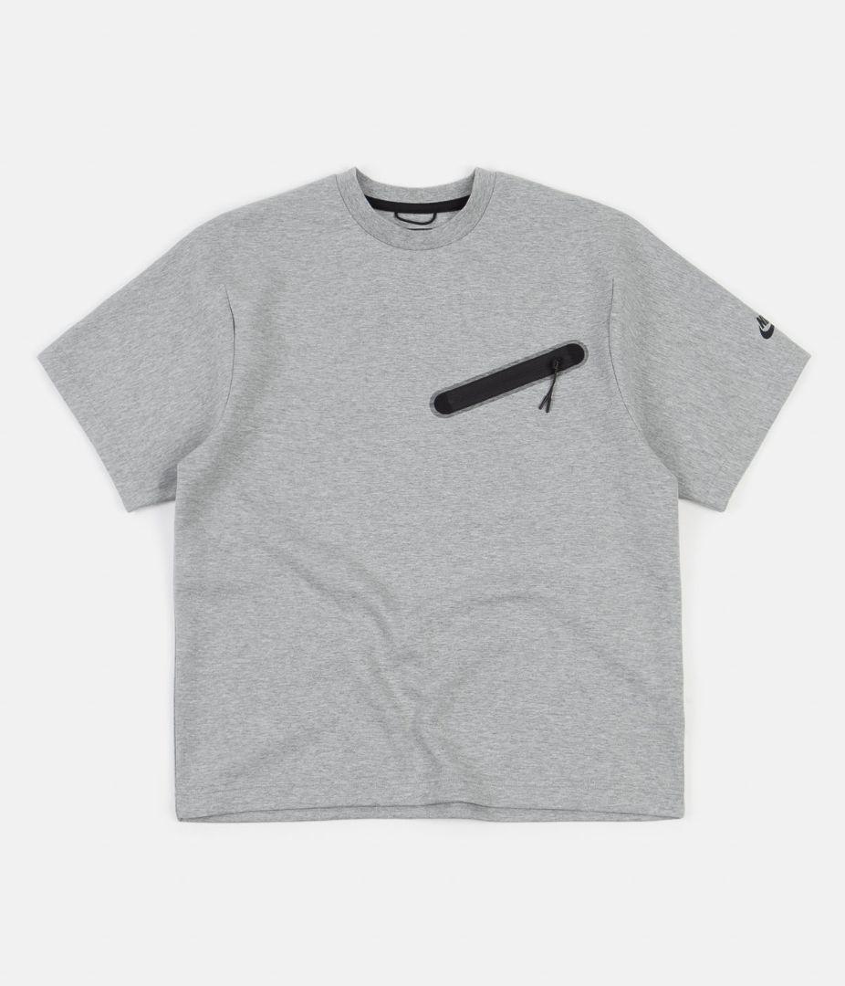 math1128　NIKE tech fleece Ｔシャツ