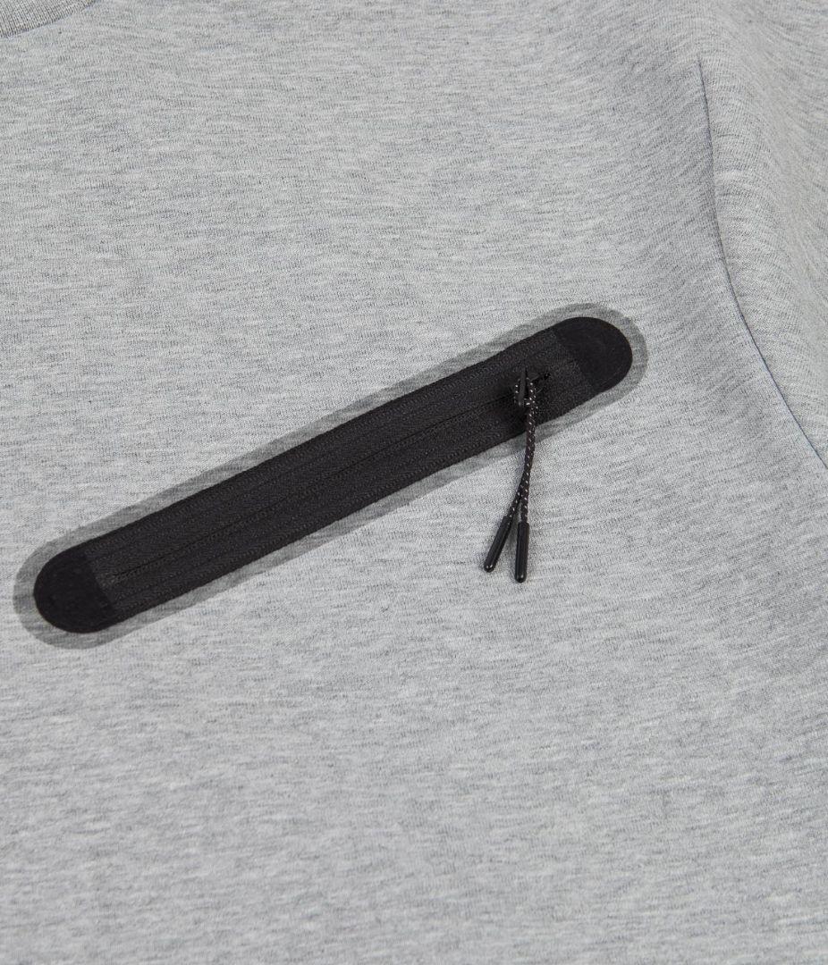 math1128　NIKE tech fleece Ｔシャツ
