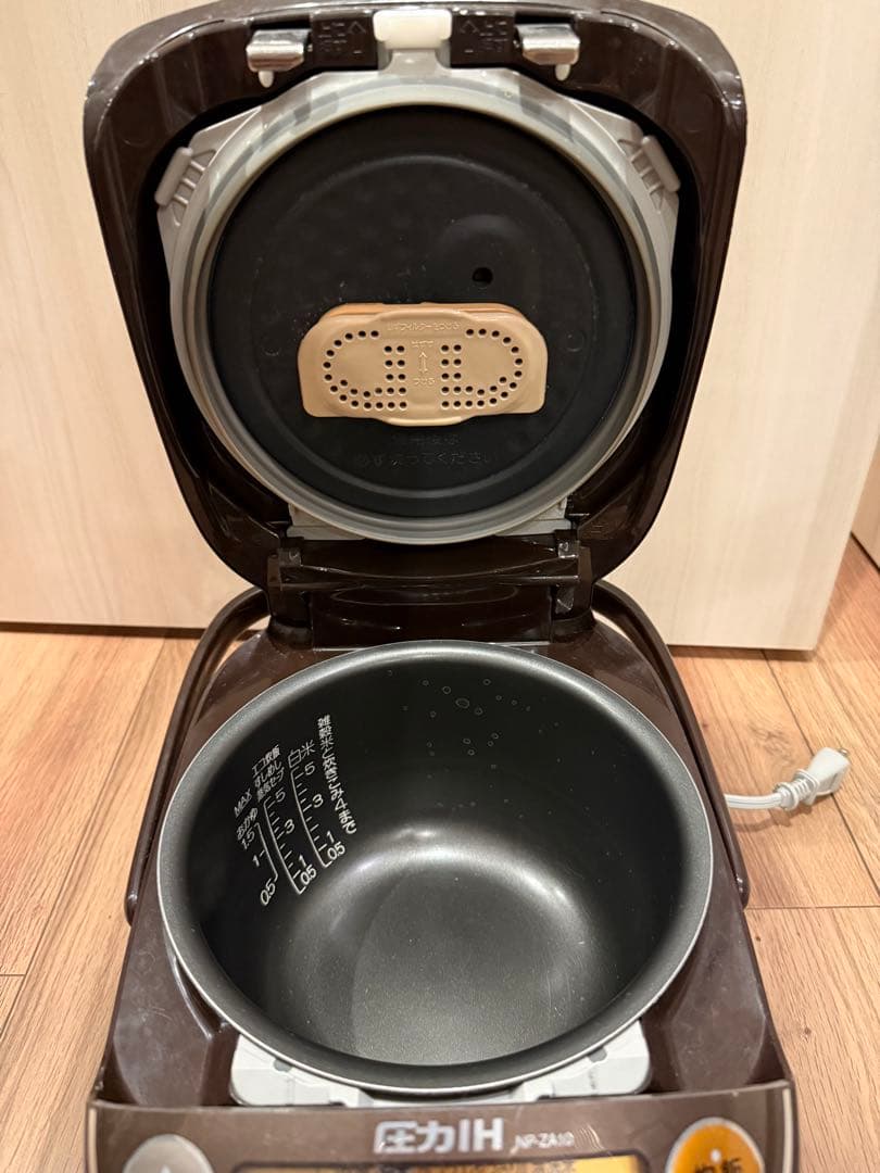 圧力炊飯器 NP-ZA10 ブラウン