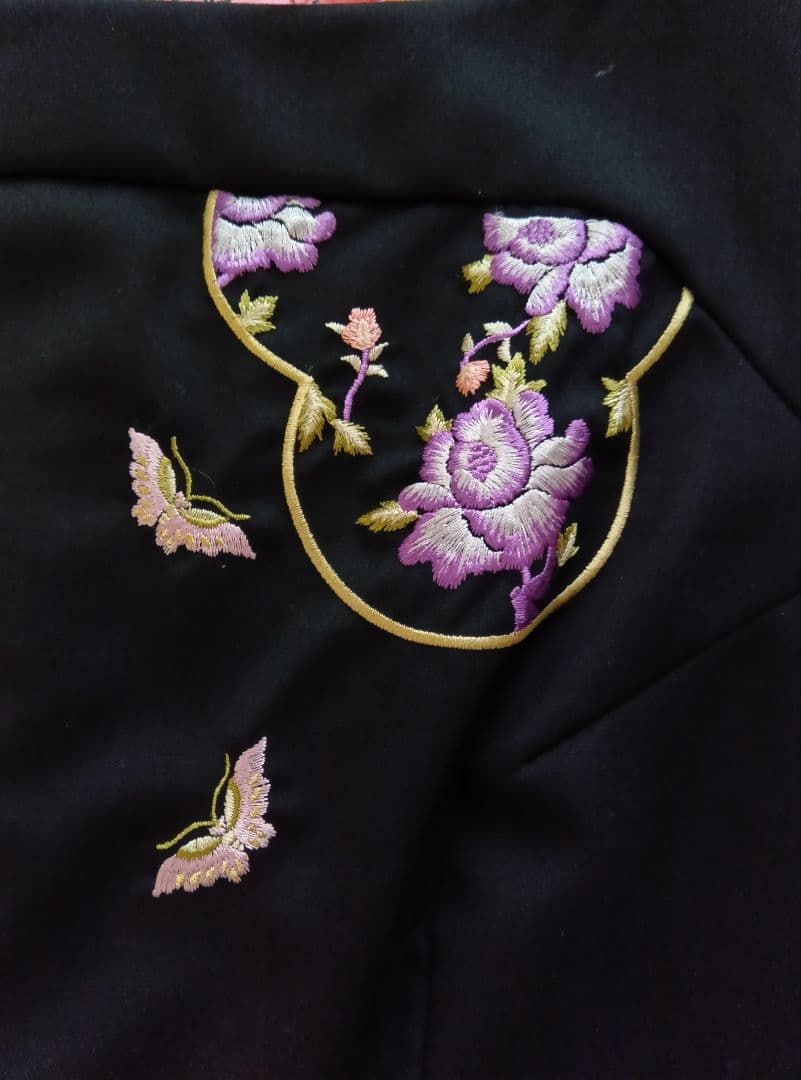 SunaUna 花柄刺繍入り黒のワンピース 半袖　サイズ38