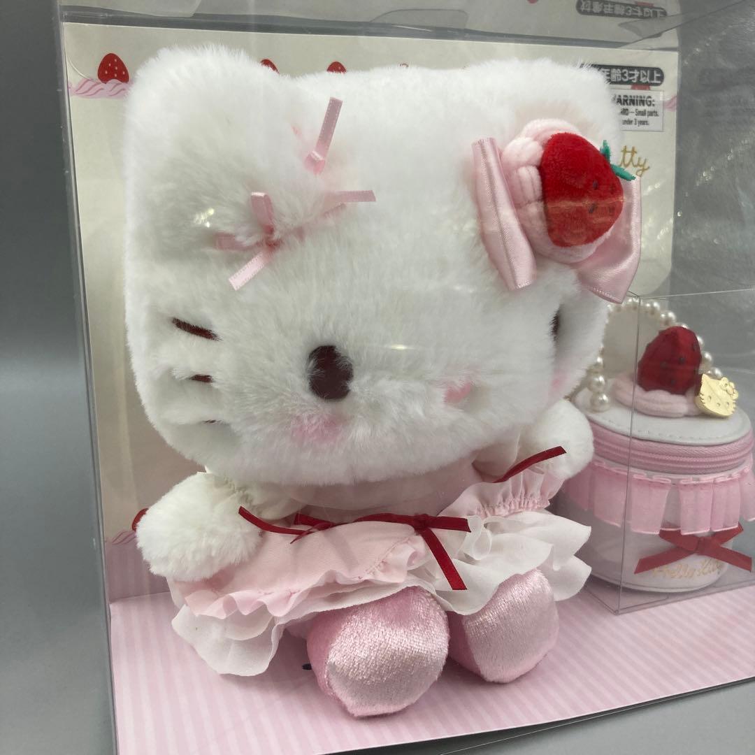 ★サンリオ　いちごホイップケーキ　ぬいぐるみ&アクセサリーセット　キティ
