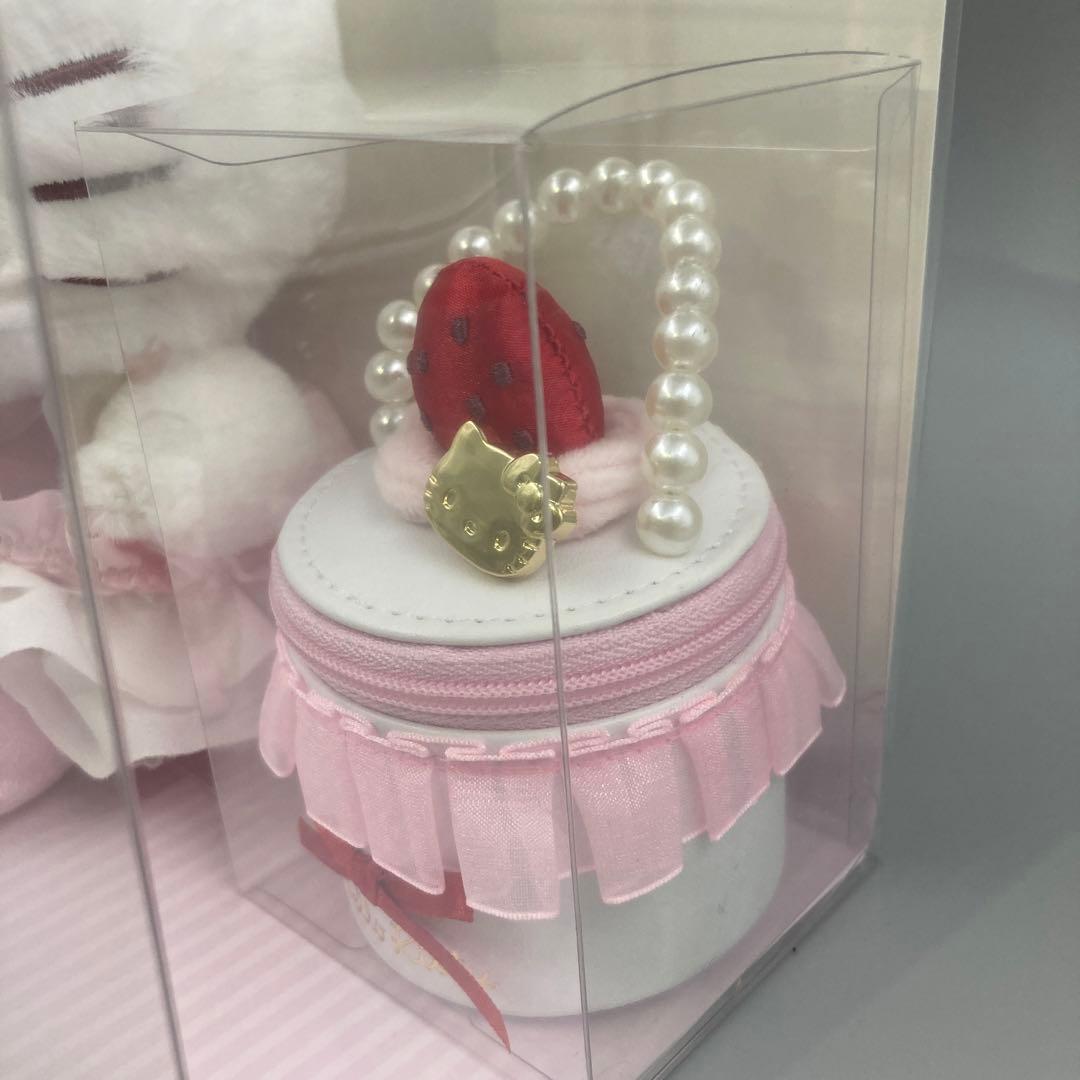 ★サンリオ　いちごホイップケーキ　ぬいぐるみ&アクセサリーセット　キティ