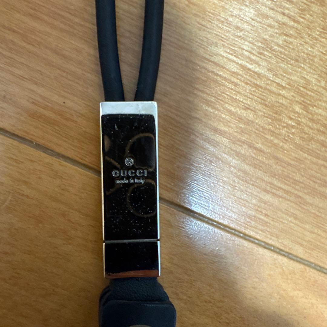 GUCCI ブラック ネックストラップ