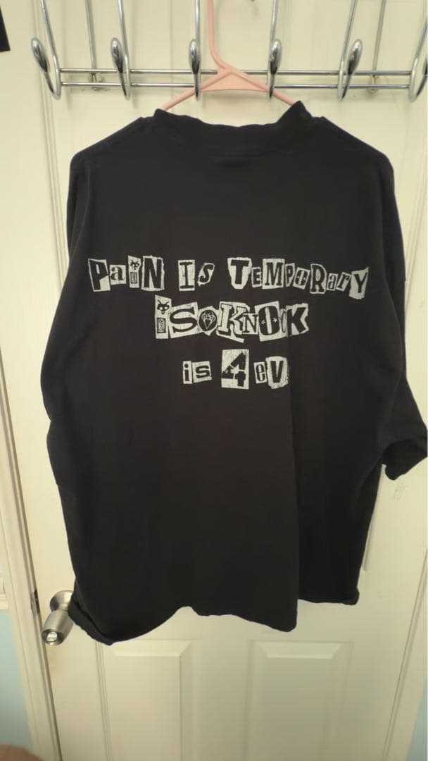 トップス ISOKNOCK BANDAID Merch