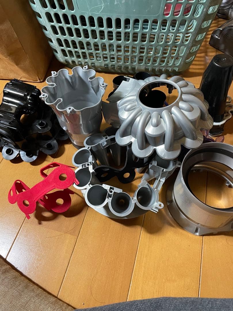 ダイソンV8 SV37コードレスクリーナー掃除機