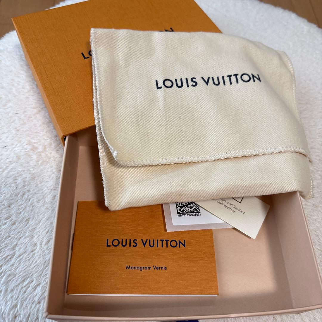 LOUIS VUITTON エナメル 二つ折り財布 レッド