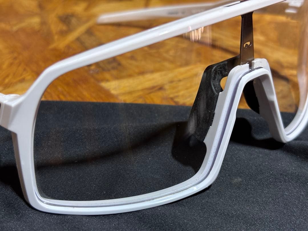 OAKLEY SUTRO ホワイト クリアレンズ 中古