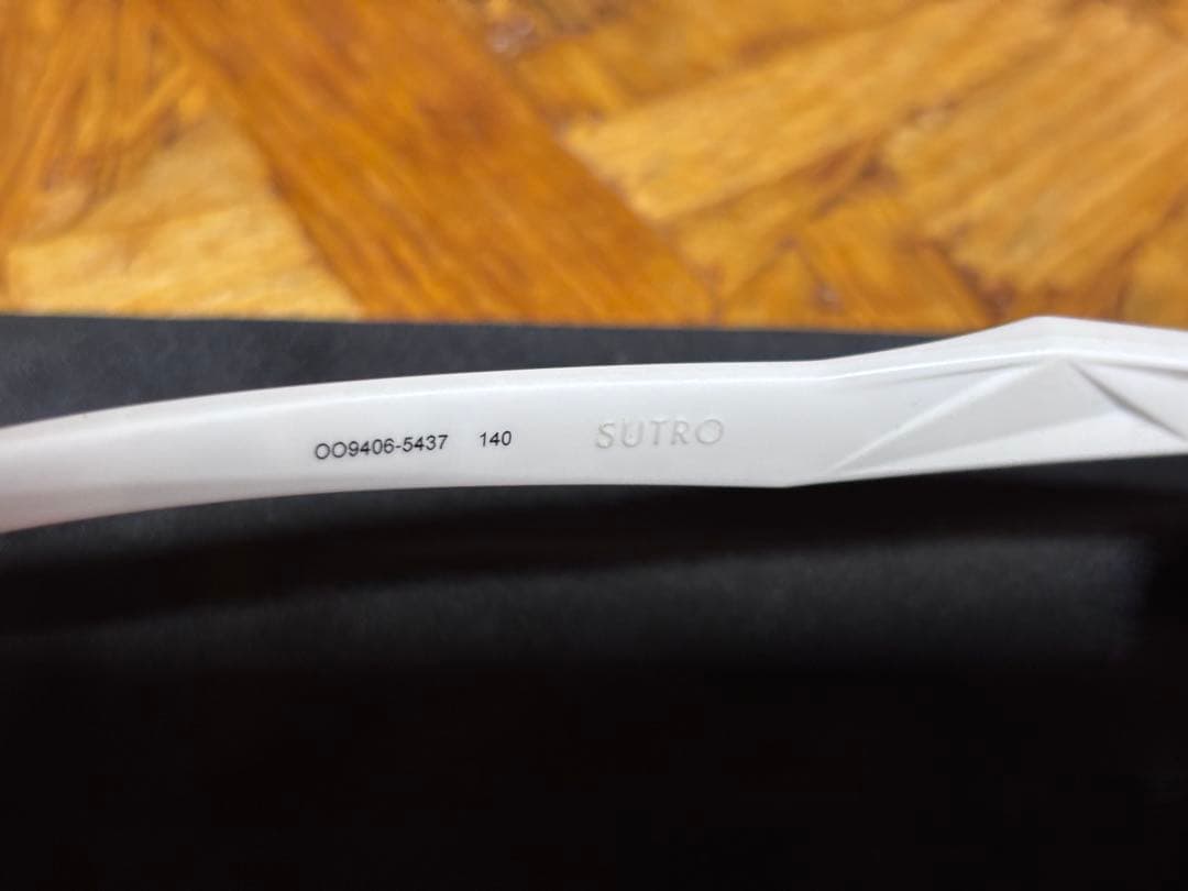 OAKLEY SUTRO ホワイト クリアレンズ 中古