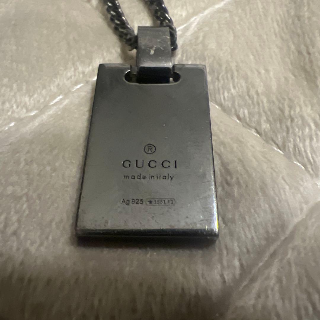 GUCCIシルバー プレート型ネックレス