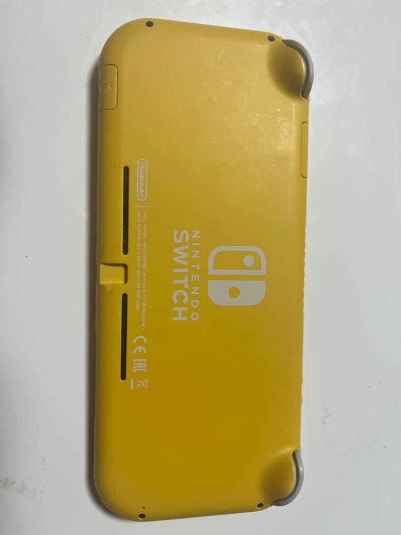Nintendo Switch Lite イエローカセット6点付き