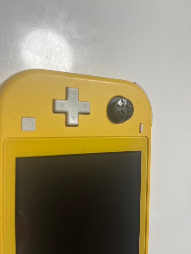 Nintendo Switch Lite イエローカセット6点付き