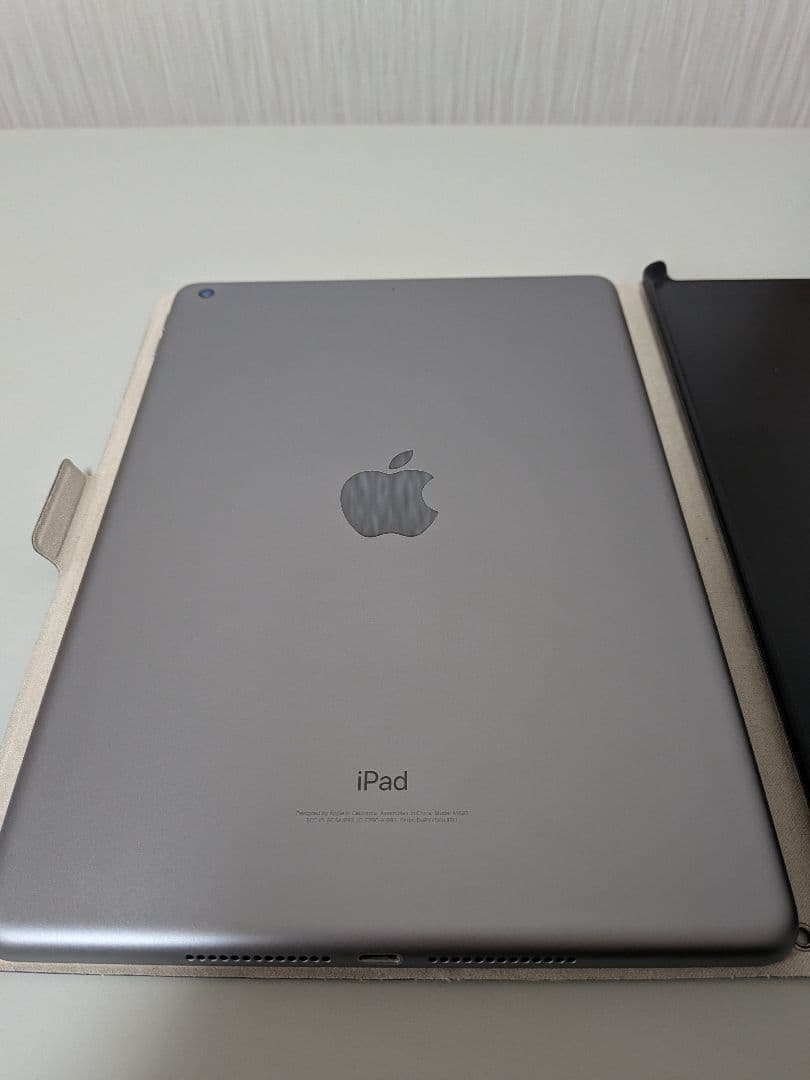 iPad 6世代 32GB Wi-Fi スペースグレイ ケース・充電ケーブル付