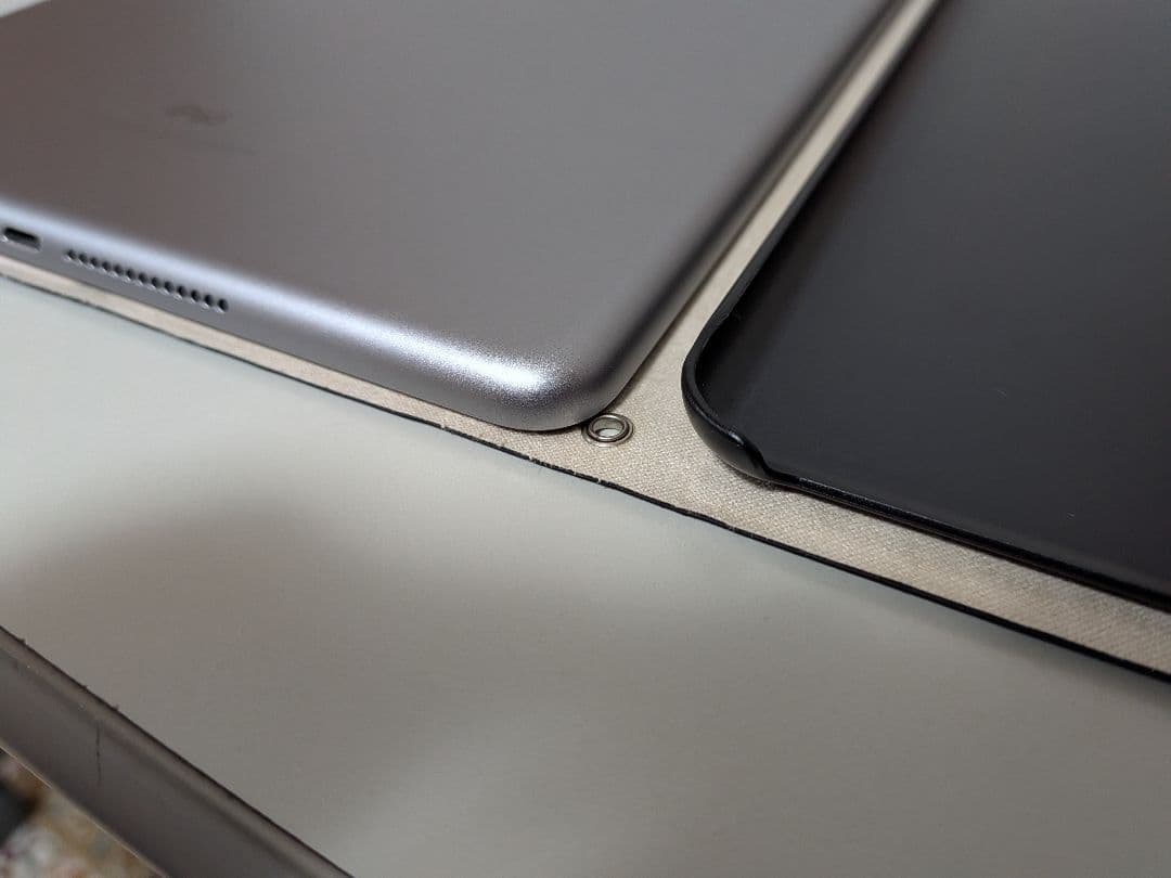 iPad 6世代 32GB Wi-Fi スペースグレイ ケース・充電ケーブル付