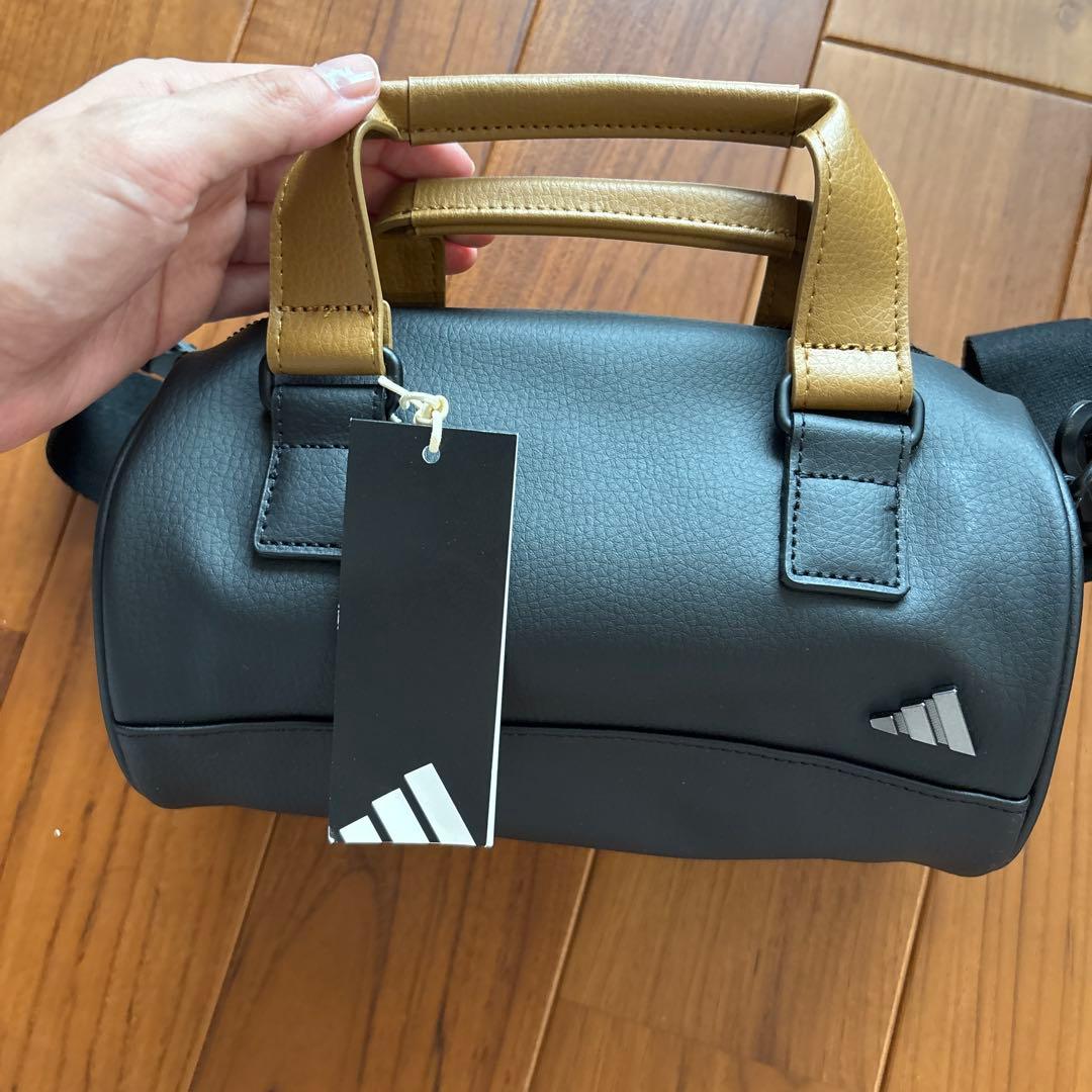 新品タグ付き　adidas ミニドラムバッグ　ブラック